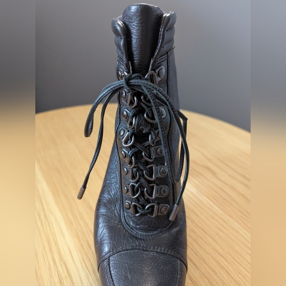 Kenneth Cole Women's (Size 6M) Black Leather Lace-Up Boots With Block Heel - Picture 9 of 16